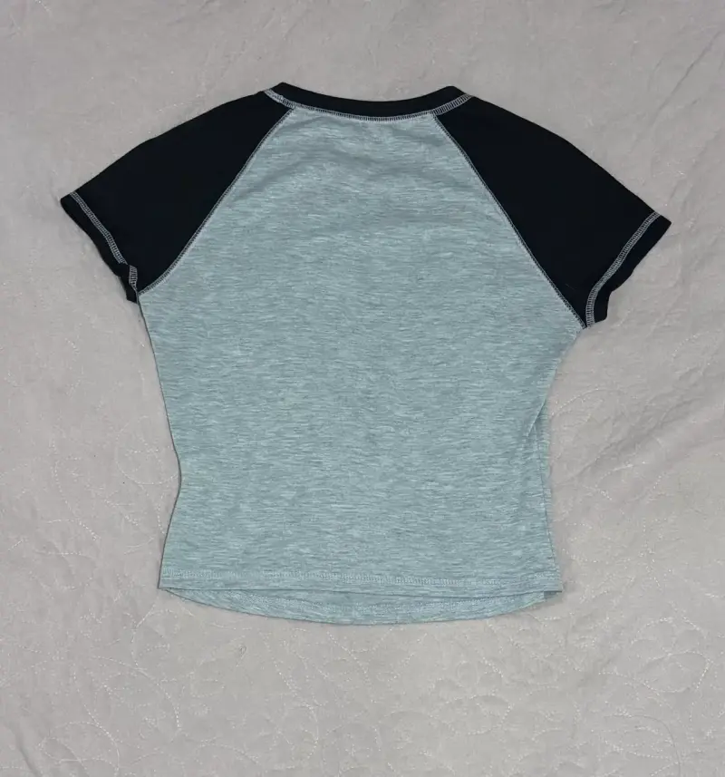 Polera bicolor gris y negra casual - 3