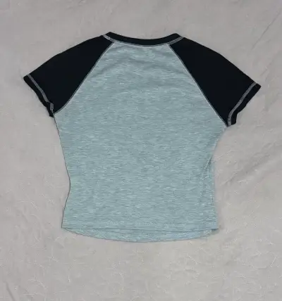 Polera bicolor gris y negra casual - miniatura 3