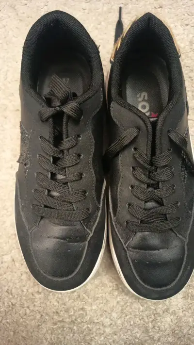 Zapatillas negras casuales para mujer - miniatura 1