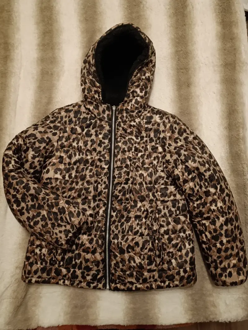 Chaqueta acolchada con estampado animal print - 1