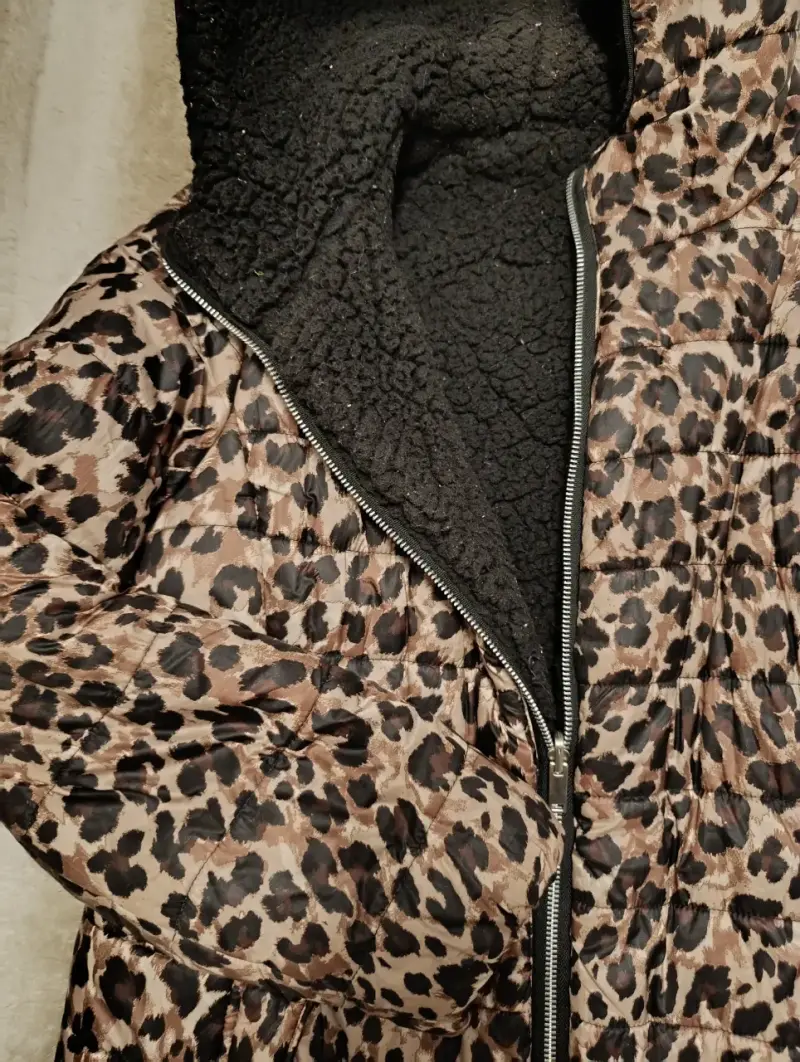 Chaqueta acolchada con estampado animal print - 2