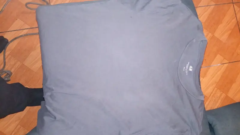 Polera gris H&M de algodón para hombre