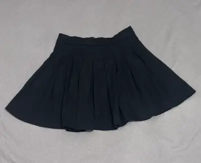 Falda corta negra plisada - miniatura 1