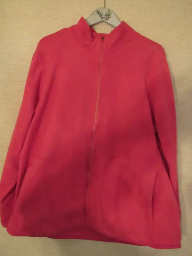 Chaqueta micro-polar fucsia con cierre completo