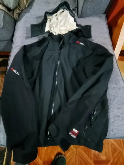 Chaqueta impermeable Bull negra con capucha - miniatura 3