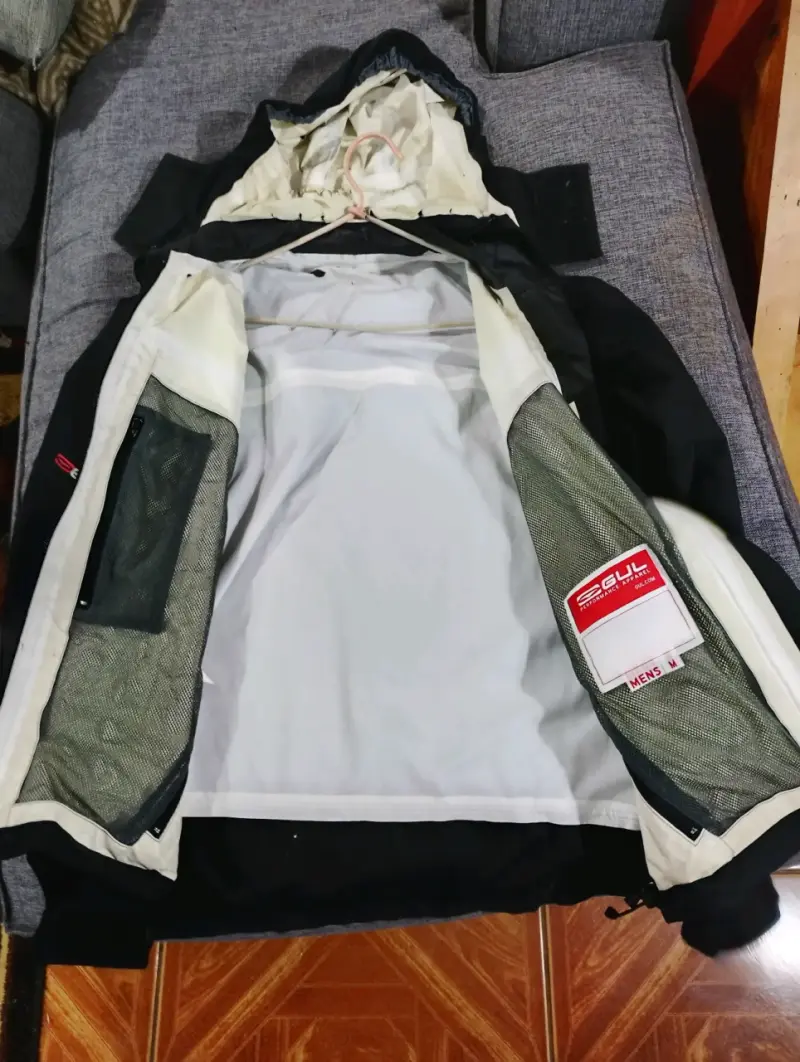 Chaqueta impermeable Bull negra con capucha - 4
