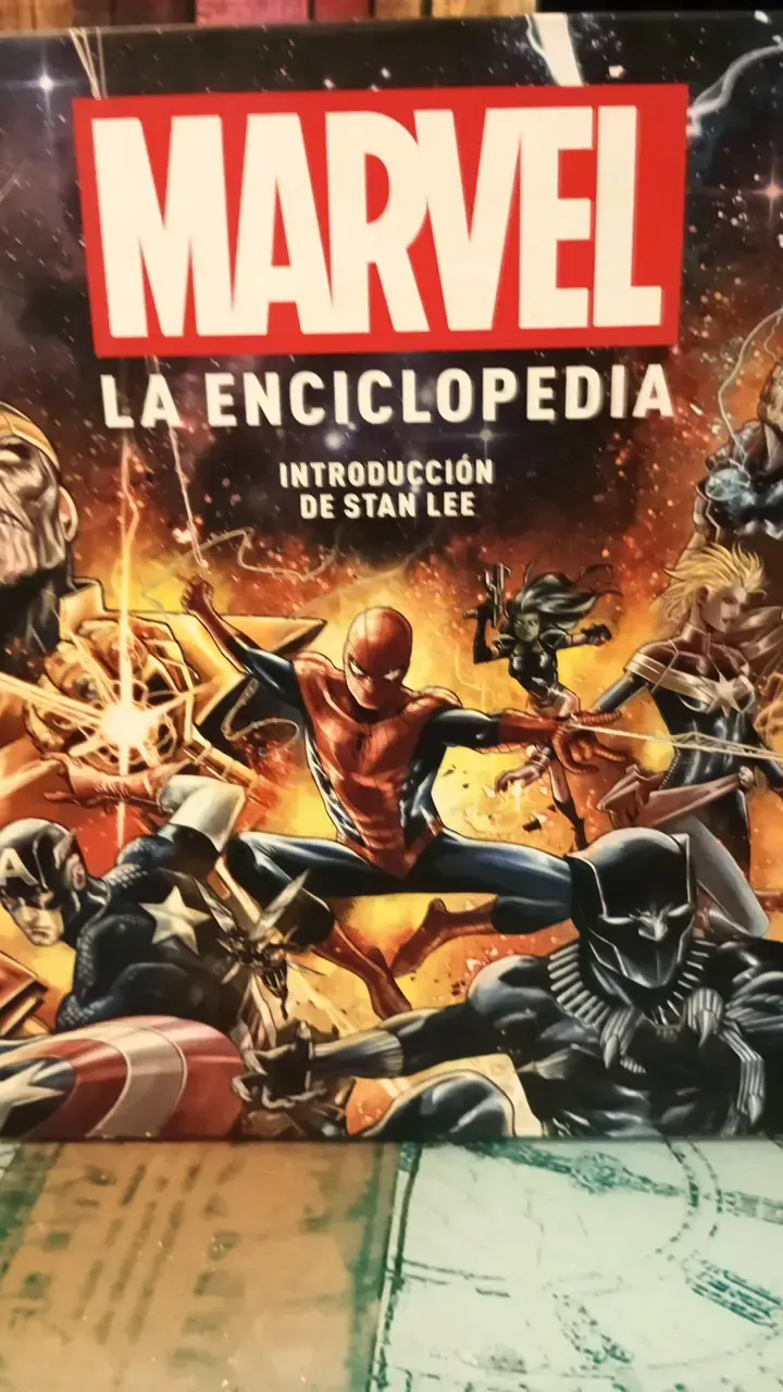 Enciclopedia Marvel con introducción de Stan Lee