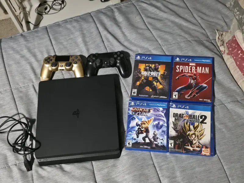 Consola PS4 buen estado precio(conversable)