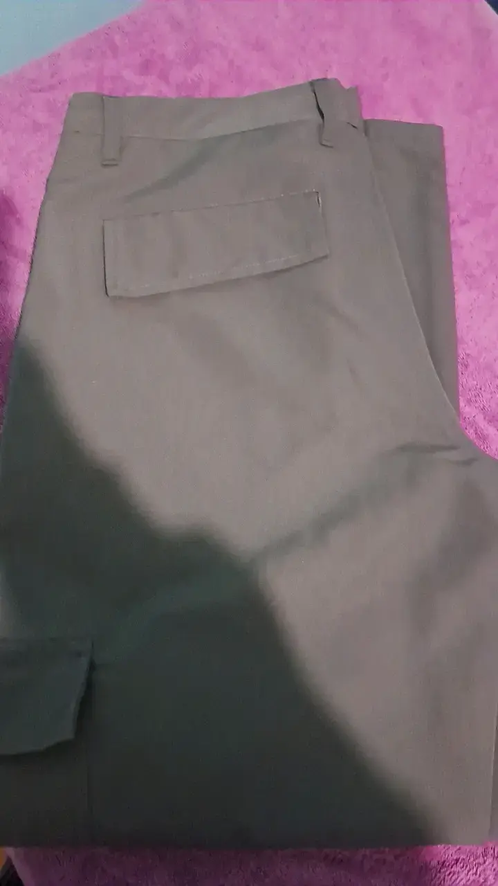 Pantalones cargo grises para hombre - 2