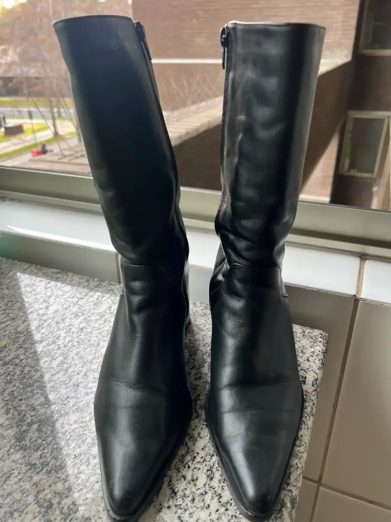 Botas negras de cuero con tacón medio - 2