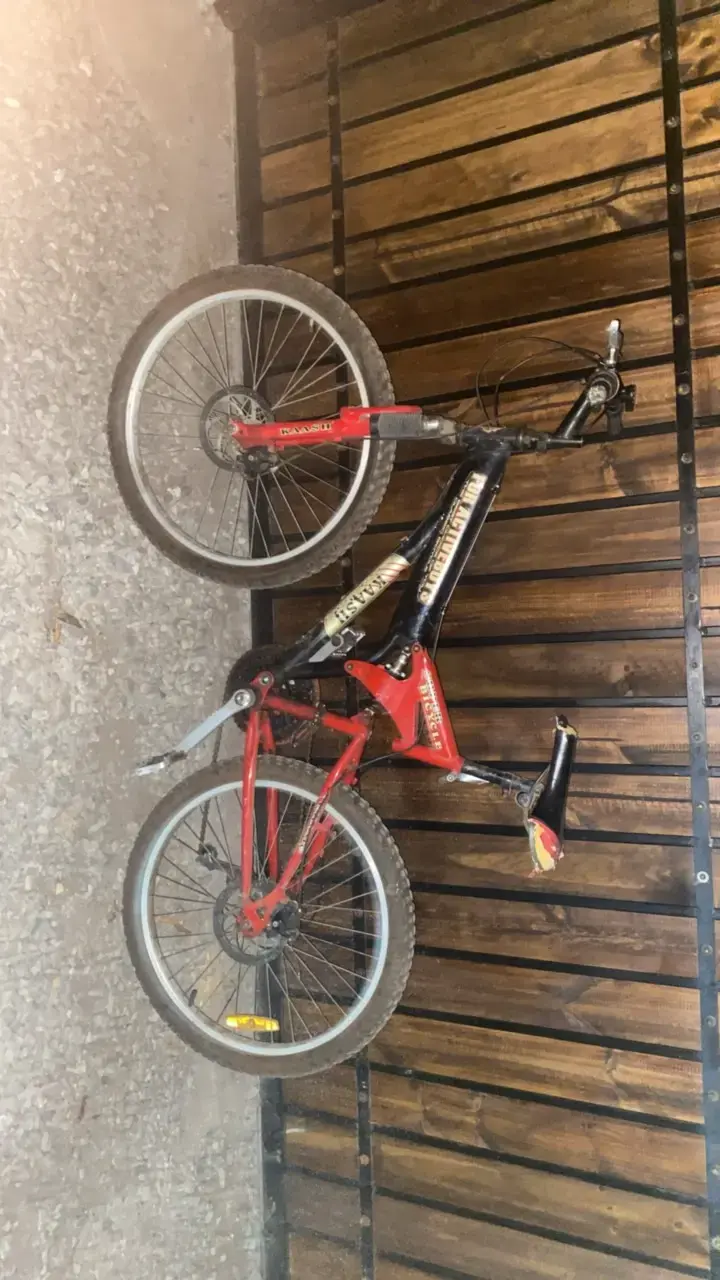 Bicicleta de montaña Reactivo roja y negra - 2