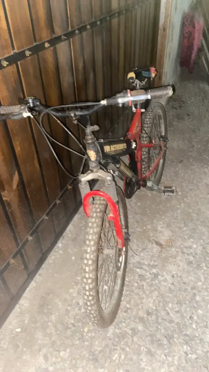 Bicicleta de montaña Reactivo roja y negra - 4