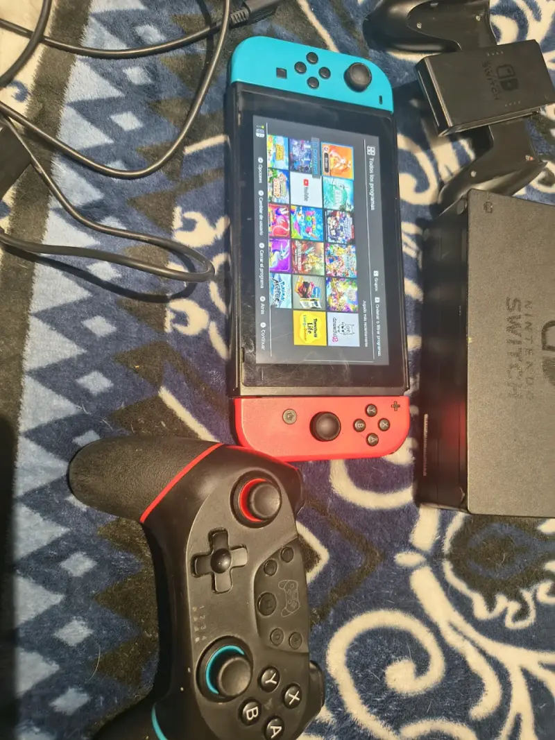 Consola Nintendo Switch con accesorios - 4