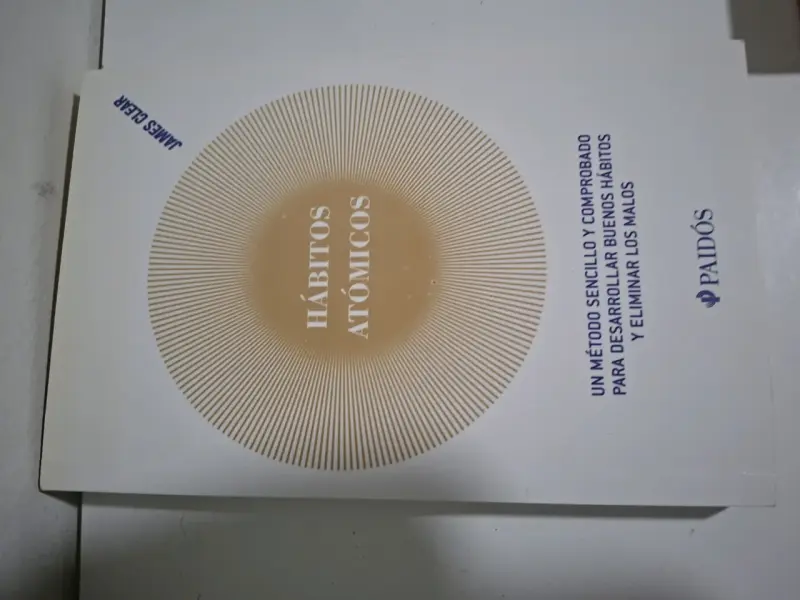 Libro Hábitos Atómicos de James Clear