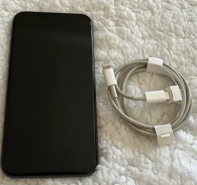 iPhone 11 64GB en excelente estado - miniatura 2