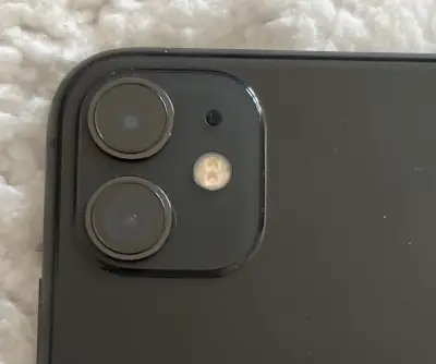 iPhone 11 64GB en excelente estado - miniatura 4