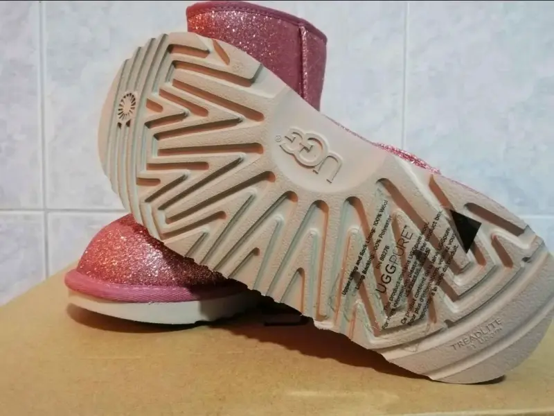 Botas UGG brillantes para niña color rosa - 3