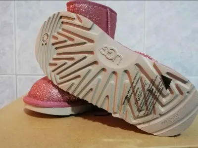 Botas UGG brillantes para niña color rosa - miniatura 3