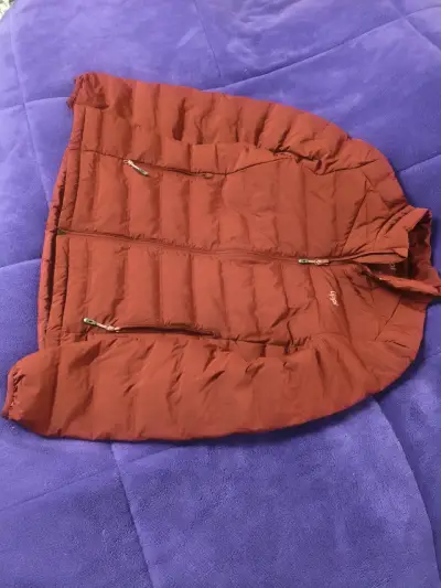 Chaqueta acolchada roja para invierno - miniatura 1