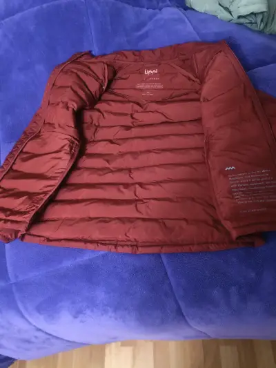 Chaqueta acolchada roja para invierno - miniatura 2