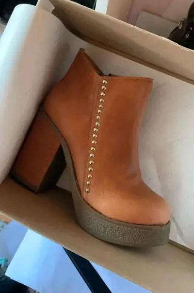 Botines de cuero marrón con tacón alto - miniatura 1