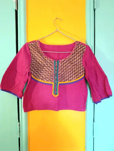 Blusa étnica de algodón color fucsia - miniatura 1