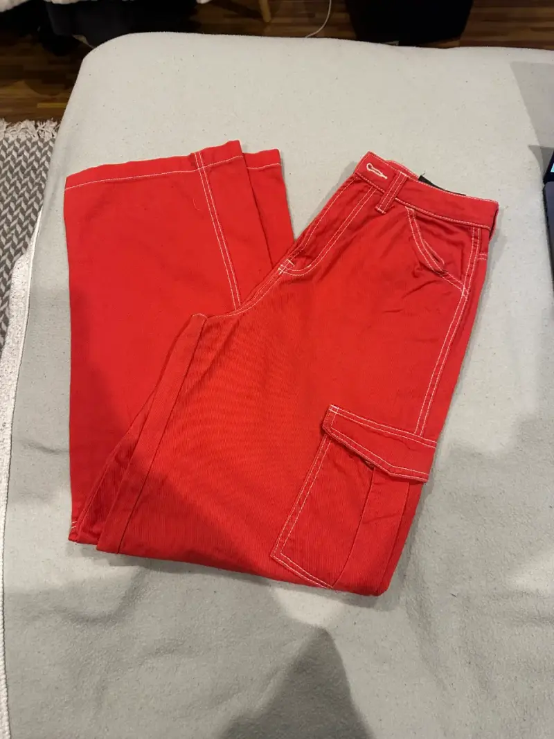 Pantalones cargo rojos mujer DIVIDED
