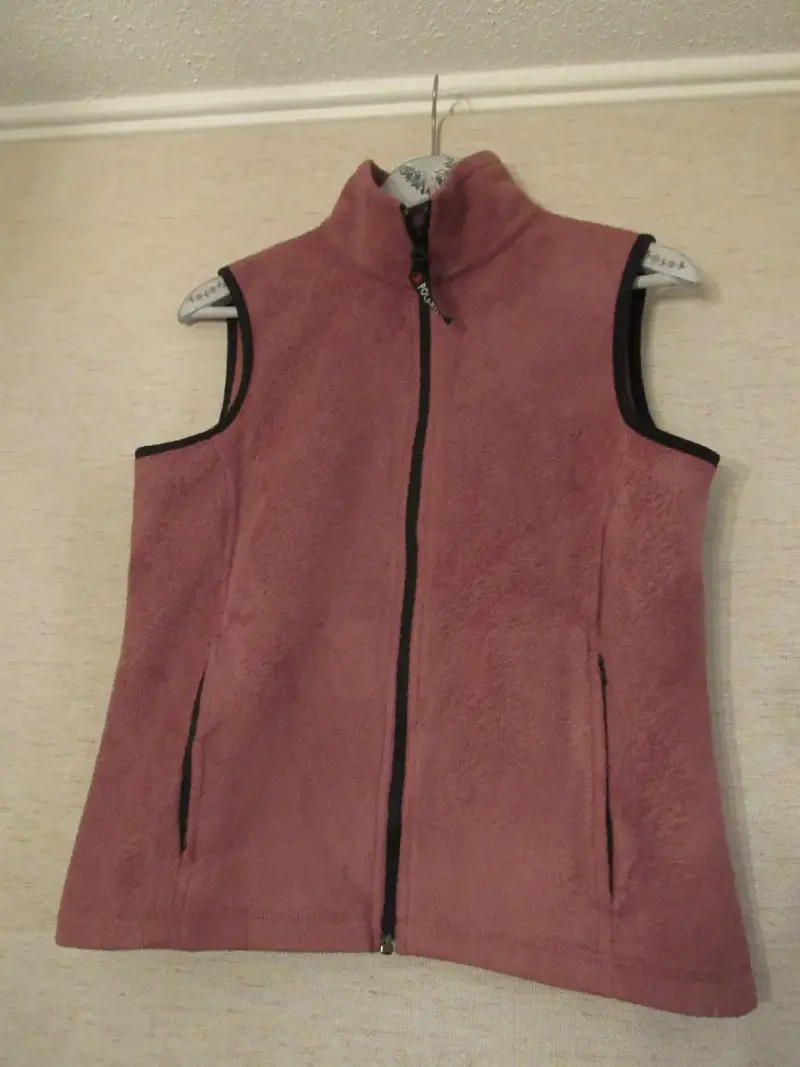 Chaleco polar sin mangas color rosa