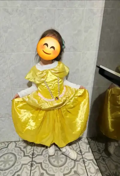 Lindo vestido de princesa Bella marca Disney - miniatura 1