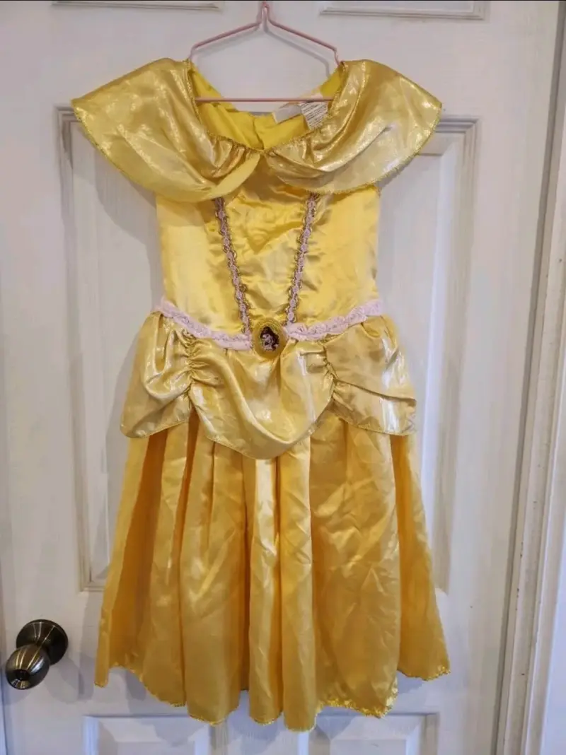 Lindo vestido de princesa Bella marca Disney - 2