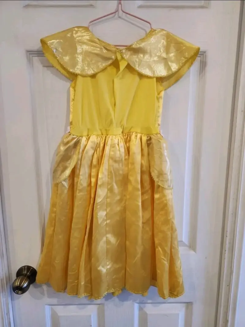 Lindo vestido de princesa Bella marca Disney - 3