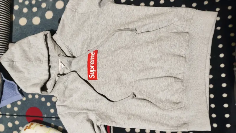 Polerón Supreme gris con capucha - 4
