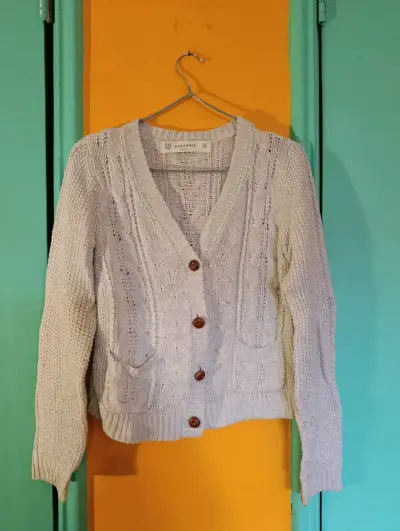 Cárdigan tejido beige con botones - miniatura 1