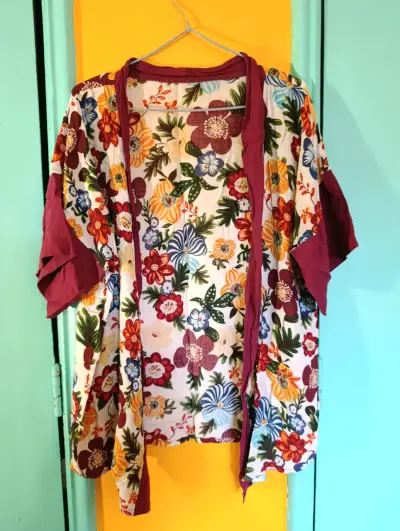 Kimono floral colorido para mujer - miniatura 1