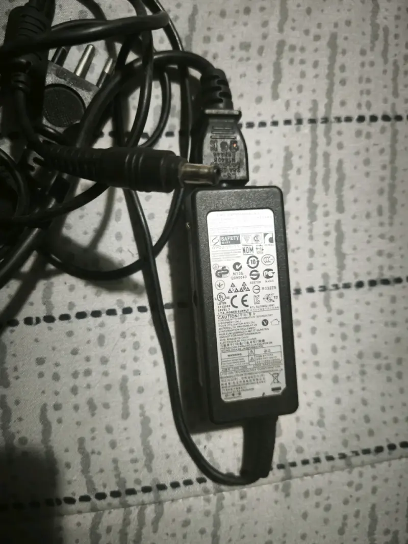 Cargador de laptop Samsung 19.5V 3.9A