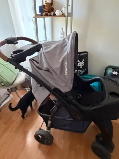 Coche de bebe + huevito + mecedora momcozi - miniatura 1