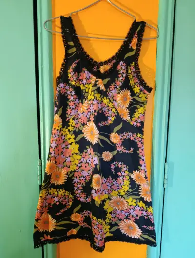 Vestido vintage floral sin mangas para mujer - miniatura 1