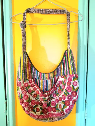 Bolso artesanal de Guatemala bordado colorido - miniatura 1