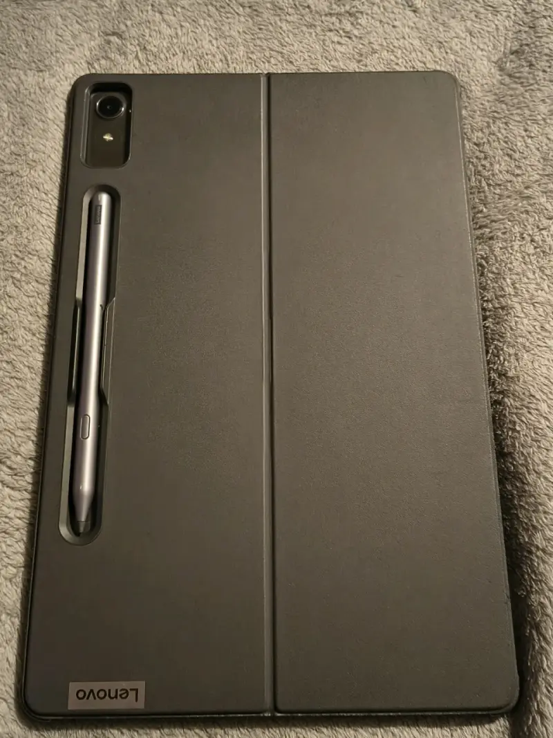 Tablet con teclado desmontable y funda - 2
