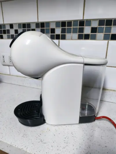 Cafetera Nescafé Dolce Gusto blanca - miniatura 3