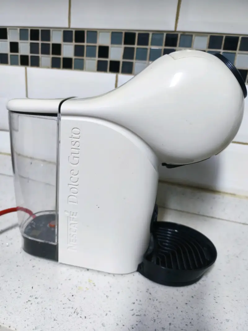 Cafetera Nescafé Dolce Gusto blanca - 4