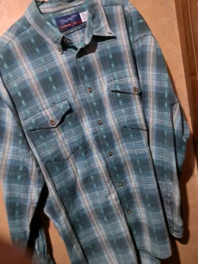 Camisa Wrangler a cuadros azul para hombre - miniatura 1