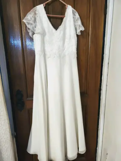 Vestido de novia blanco con encaje floral - miniatura 4