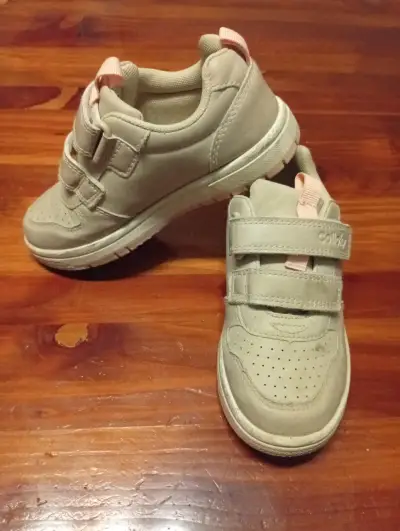 Zapatillas beige niña con velcro - miniatura 1