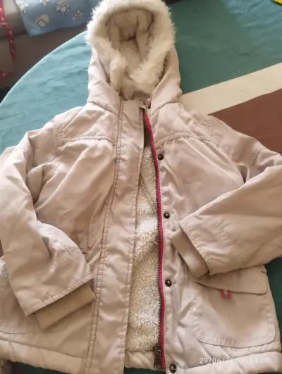 Chaqueta de invierno con capucha y forro polar - miniatura 1
