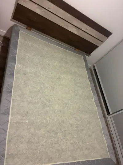 Cama de 2 plaza con cabecera de madera - miniatura 1