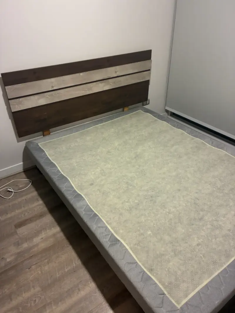 Cama de 2 plaza con cabecera de madera - 2