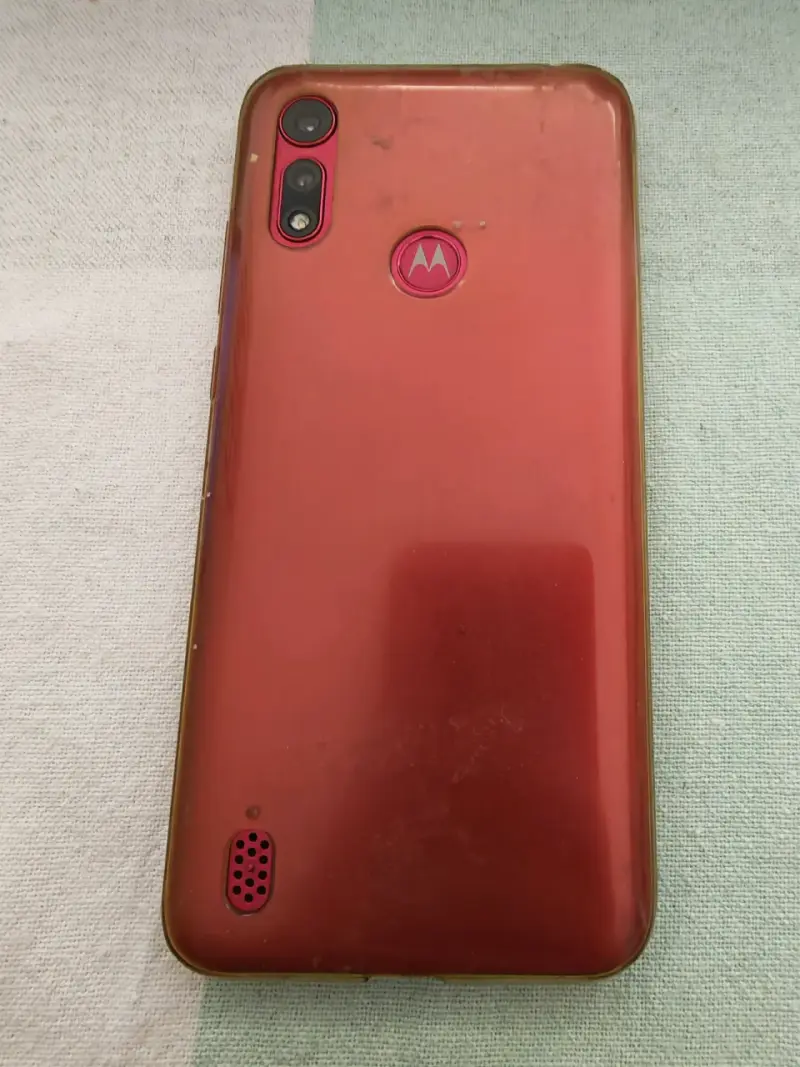 Smartphone Motorola con pantalla grande - 2