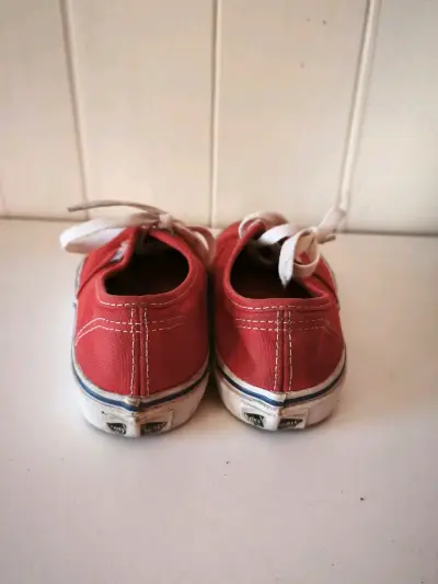 Zapatillas Vans rojas clásicas para niña - miniatura 2