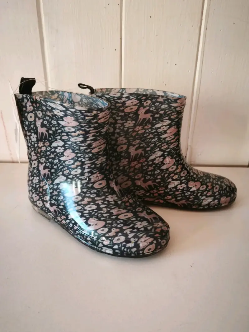 Botas de lluvia infantiles con diseño floral - 1